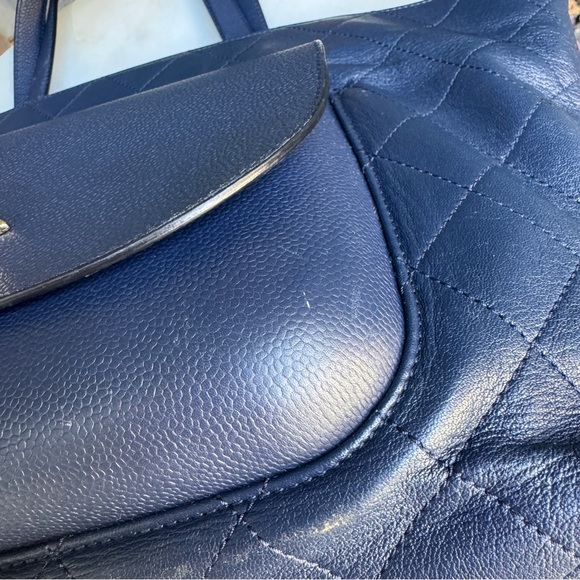 Chanel Calfskin & Caviar Daily Round Tote - Picture 7 of 15